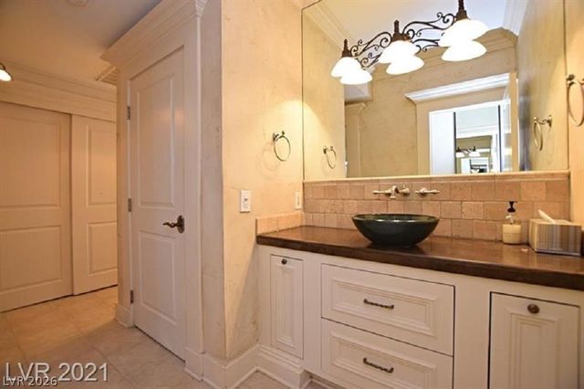 251 South Green Valley Parkway 5821, Henderson, NV 89012