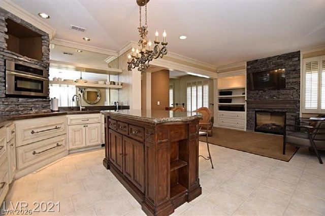 251 South Green Valley Parkway 5821, Henderson, NV 89012