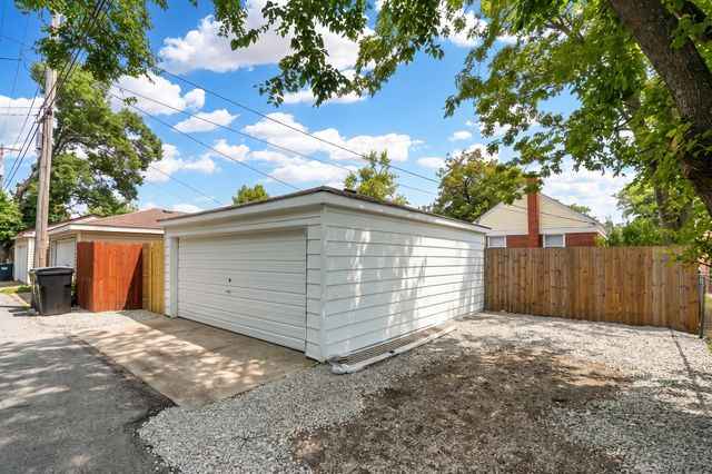 8821 S Eggleston Avenue, Chicago, IL 60620