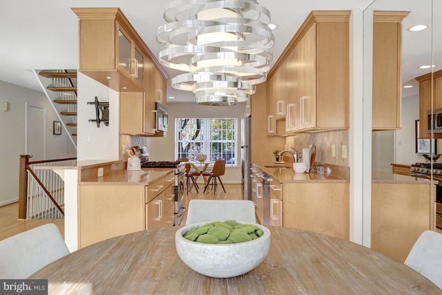 2120 GOLF COURSE DR, Reston, VA 20191