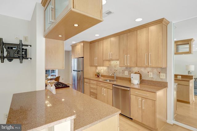 2120 GOLF COURSE DR, Reston, VA 20191