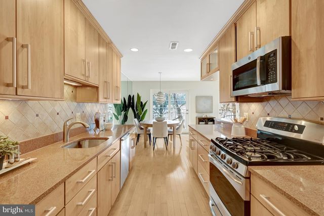 2120 GOLF COURSE DR, Reston, VA 20191