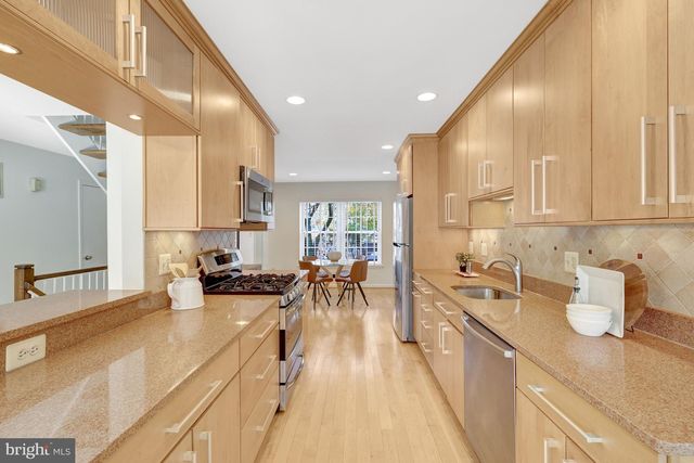 2120 GOLF COURSE DR, Reston, VA 20191