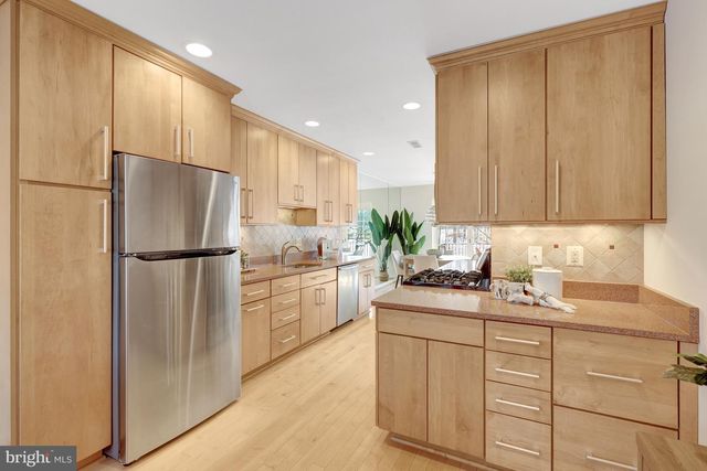 2120 GOLF COURSE DR, Reston, VA 20191