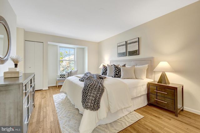 2120 GOLF COURSE DR, Reston, VA 20191