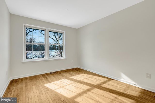 2120 GOLF COURSE DR, Reston, VA 20191