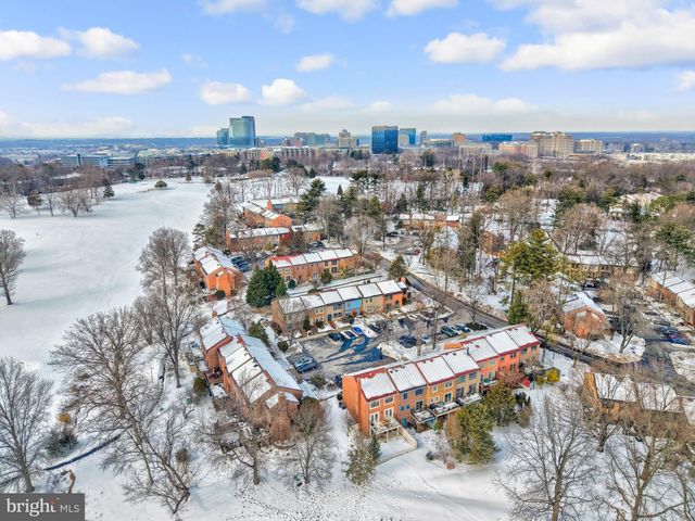 2120 GOLF COURSE DR, Reston, VA 20191