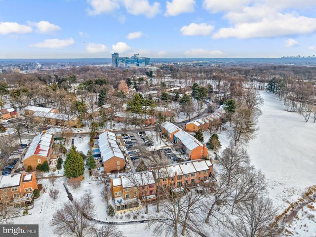 2120 GOLF COURSE DR, Reston, VA 20191