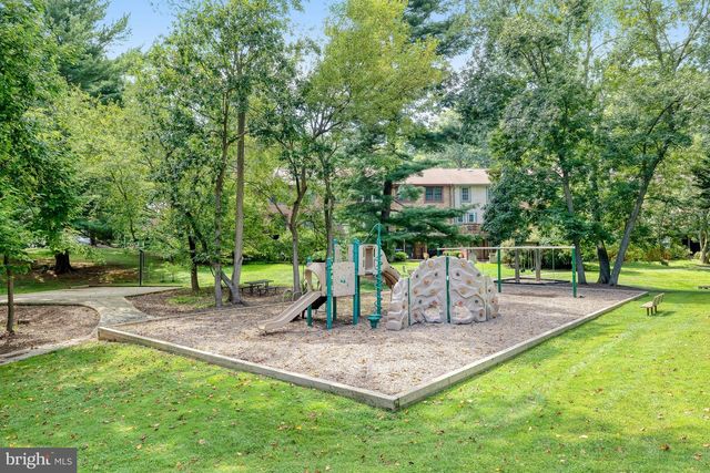 2120 GOLF COURSE DR, Reston, VA 20191