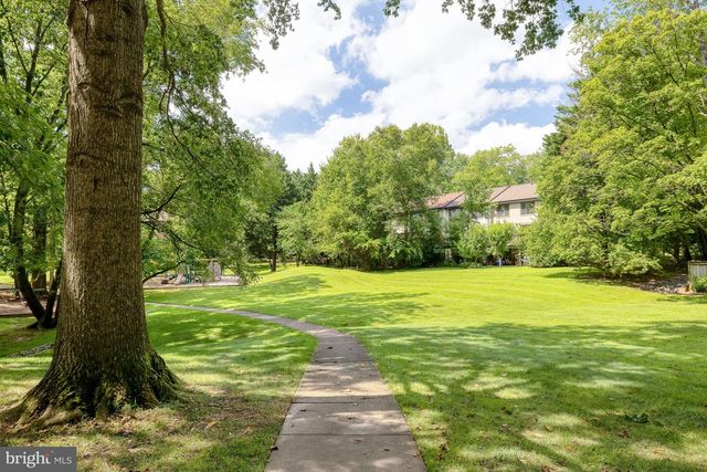 2120 GOLF COURSE DR, Reston, VA 20191