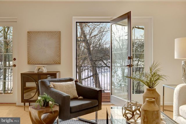 2120 GOLF COURSE DR, Reston, VA 20191