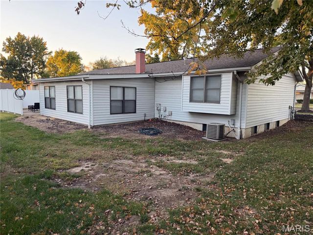 2 Country Farm Boulevard, St Peters, MO 63376