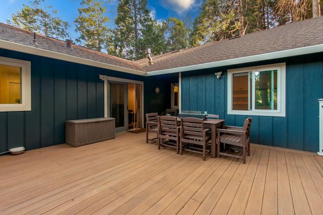5068 Loch Leven Dr, Pollock Pines, CA 95726