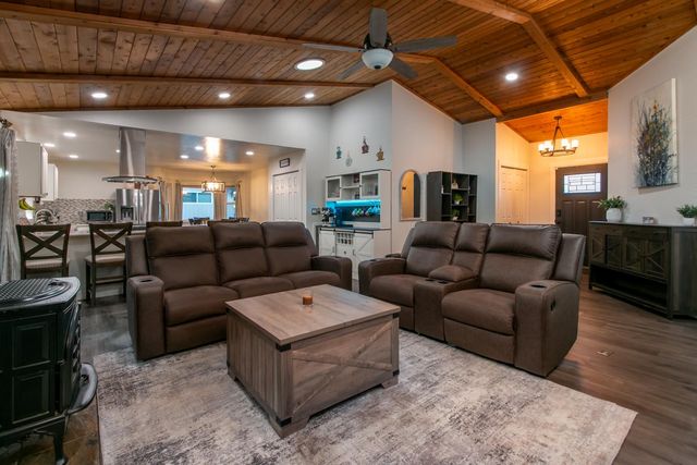 5068 Loch Leven Dr, Pollock Pines, CA 95726