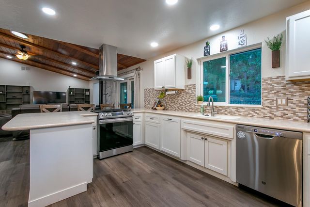 5068 Loch Leven Dr, Pollock Pines, CA 95726