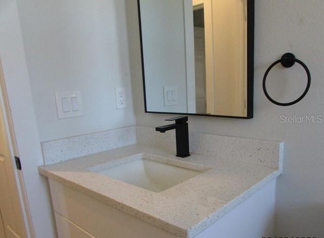 10 FISHER LOOP, Ocklawaha, FL 32179