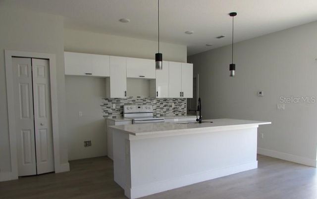 10 FISHER LOOP, Ocklawaha, FL 32179