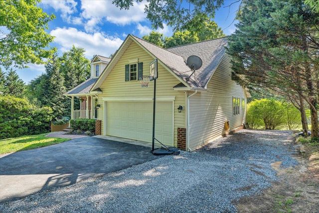 1425 Virginia Ridge DR, Hardy, VA 24101