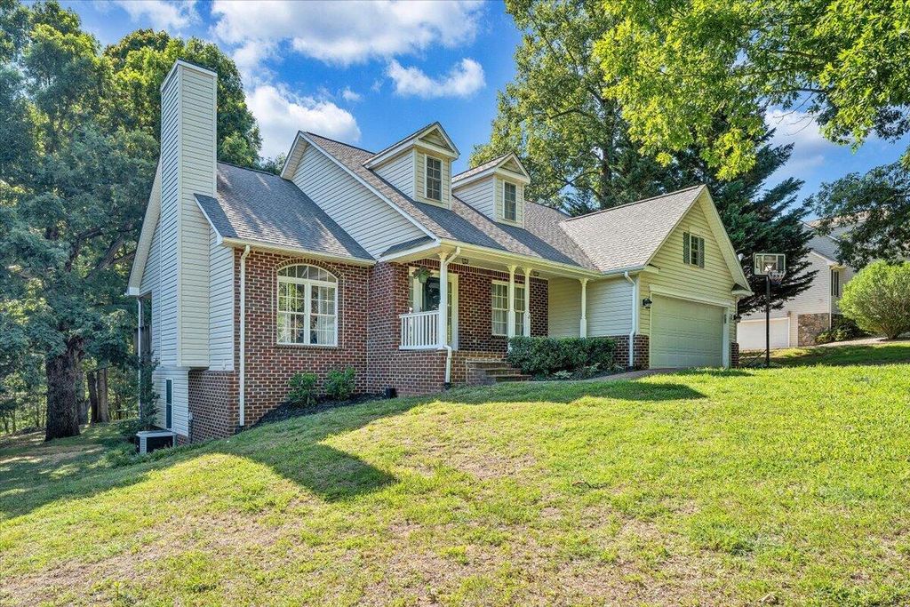 1425 Virginia Ridge DR, Hardy, VA 24101