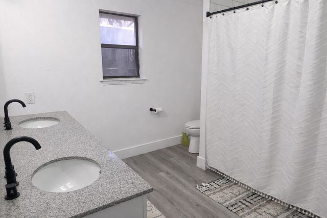 211 W Mcafee Drive, Mabank, TX 75147