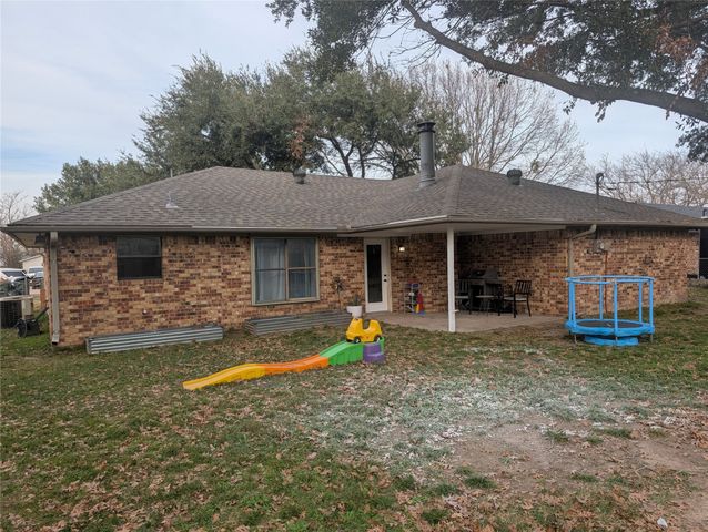 211 W Mcafee Drive, Mabank, TX 75147