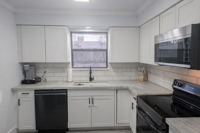 211 W Mcafee Drive, Mabank, TX 75147