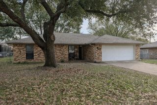 211 W Mcafee Drive, Mabank, TX 75147