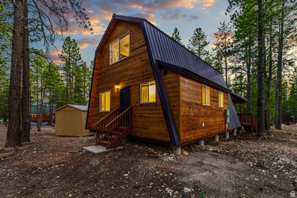 Image 2 of property listing at 1250 N PIUTE DR, Kanab, UT 84741