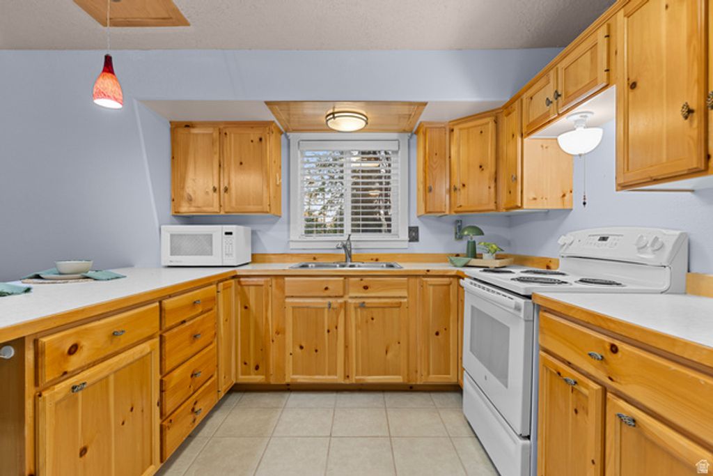 Image 13 of property listing at 1250 N PIUTE DR, Kanab, UT 84741