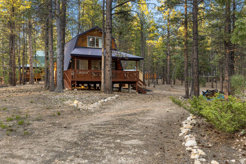 Image 34 of property listing at 1250 N PIUTE DR, Kanab, UT 84741