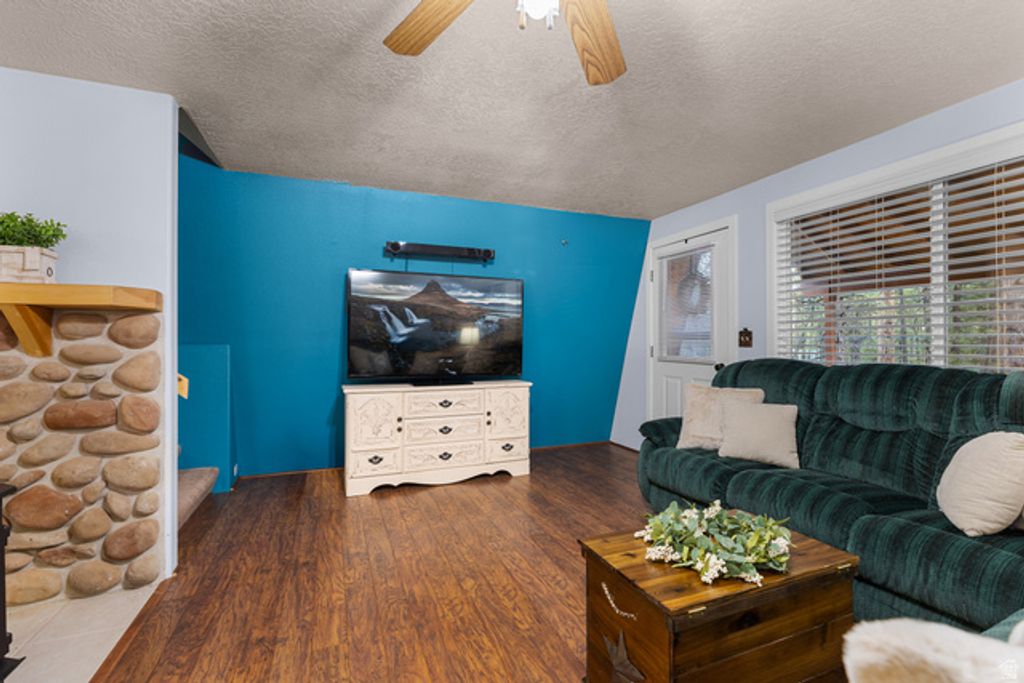 Image 10 of property listing at 1250 N PIUTE DR, Kanab, UT 84741