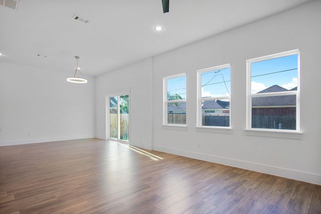 11037 Bois D Arc Street, La Porte, TX 77571