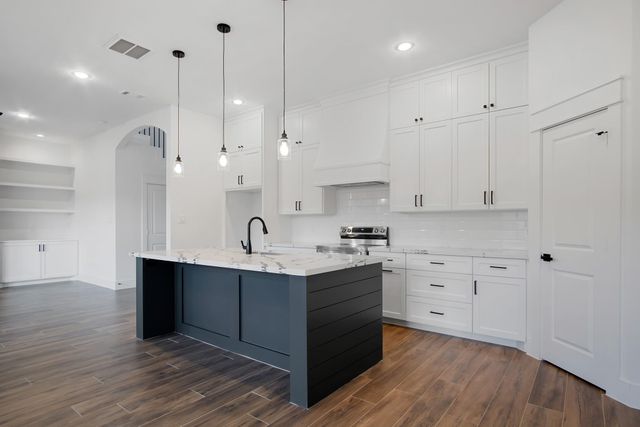 11037 Bois D Arc Street, La Porte, TX 77571