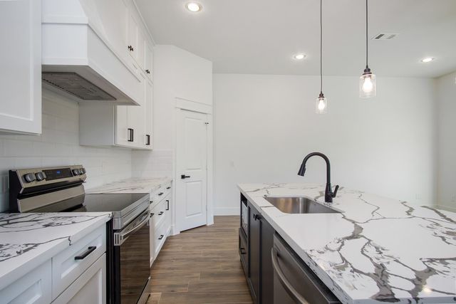 11037 Bois D Arc Street, La Porte, TX 77571