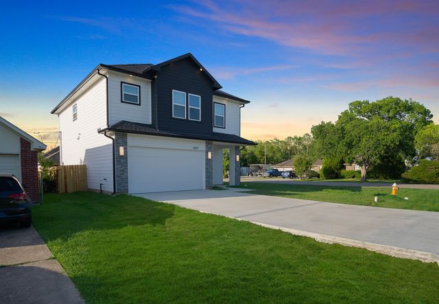 11037 Bois D Arc Street, La Porte, TX 77571