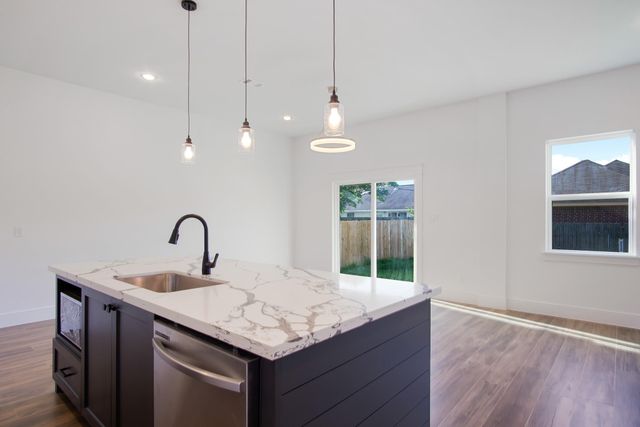 11037 Bois D Arc Street, La Porte, TX 77571