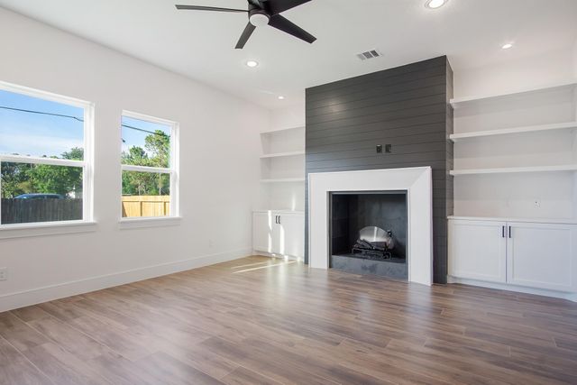 11037 Bois D Arc Street, La Porte, TX 77571