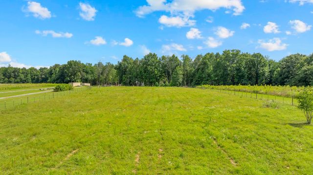 1469 Ledford Mill Rd, Tullahoma, TN 37388