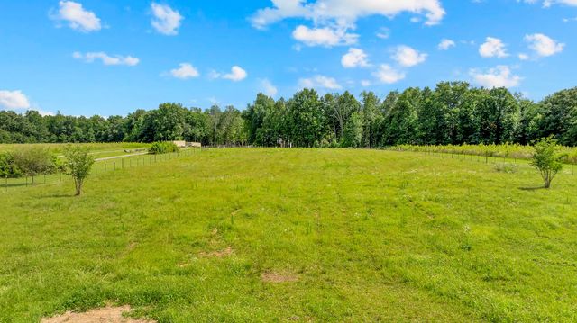 1469 Ledford Mill Rd, Tullahoma, TN 37388