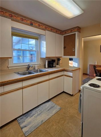 61 Villewood Drive, Greece, NY 14616