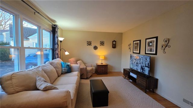 61 Villewood Drive, Greece, NY 14616