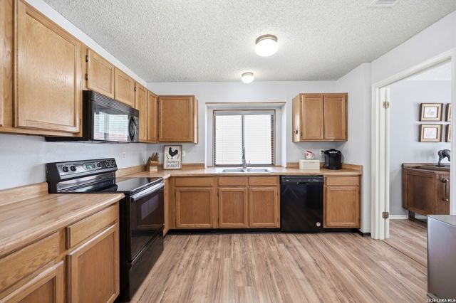 4431 PEBBLE HL, San Antonio, TX 78217