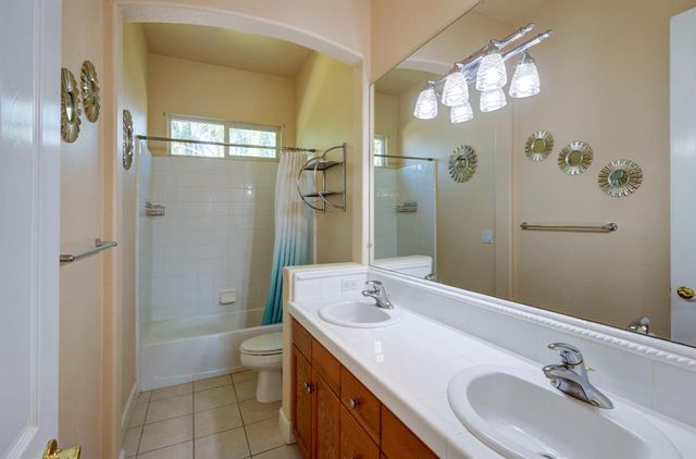 4968 W Pinedale Avenue, Fresno, CA 93722