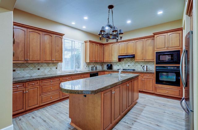 4968 W Pinedale Avenue, Fresno, CA 93722