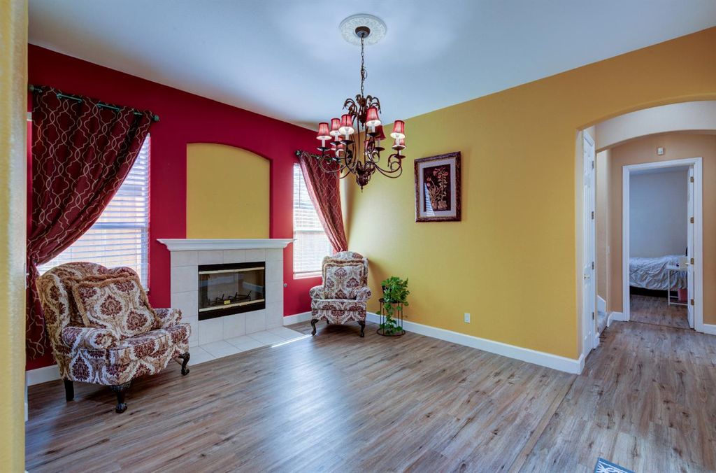 Image 13 of property listing at 4968 W Pinedale Avenue, Fresno, CA 93722