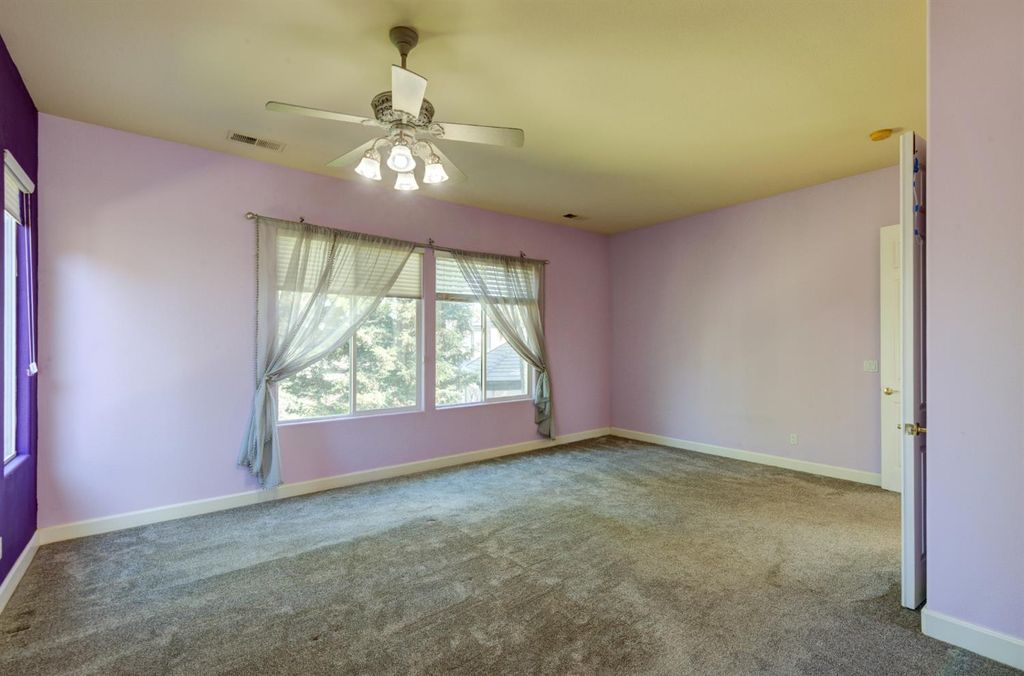 Image 15 of property listing at 4968 W Pinedale Avenue, Fresno, CA 93722