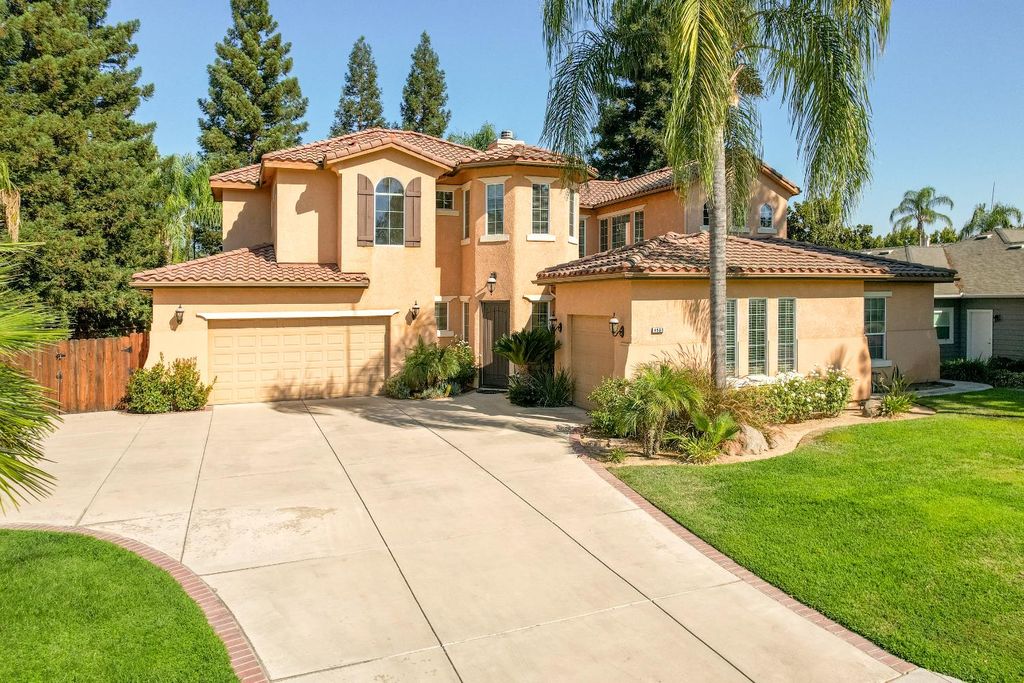 Image 2 of property listing at 4968 W Pinedale Avenue, Fresno, CA 93722
