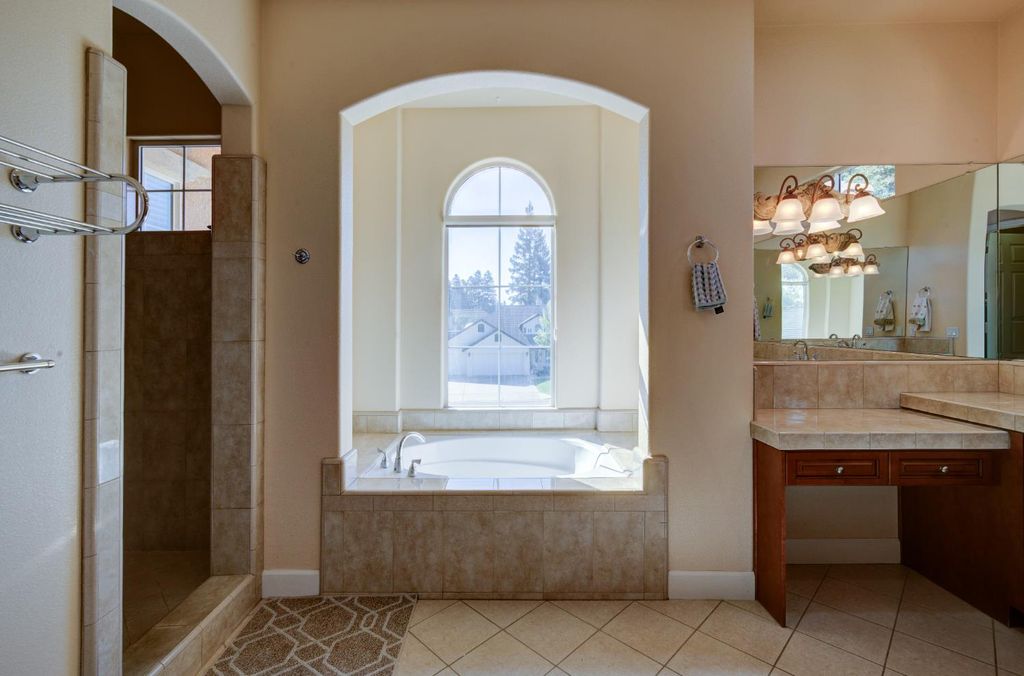 Image 22 of property listing at 4968 W Pinedale Avenue, Fresno, CA 93722