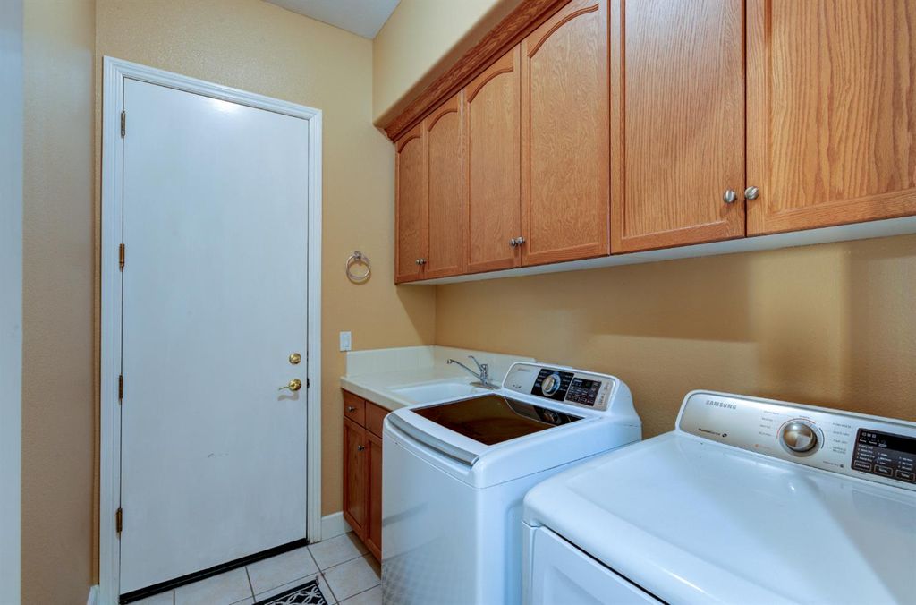 Image 25 of property listing at 4968 W Pinedale Avenue, Fresno, CA 93722