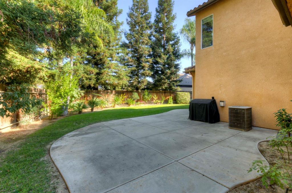 Image 27 of property listing at 4968 W Pinedale Avenue, Fresno, CA 93722